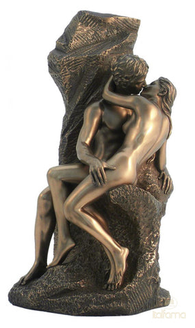 El Beso es una de las obras de arte más famosas, creada en 1882 por el escultor Auguste Rodin. Representa el abrazo de Paolo y Francesca, narrado por Dante Alighieri en el quinto canto del Infierno.