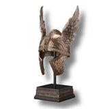 Estatua de resina mitología nórdica. Guerrero invencible, con su casco dorado alado