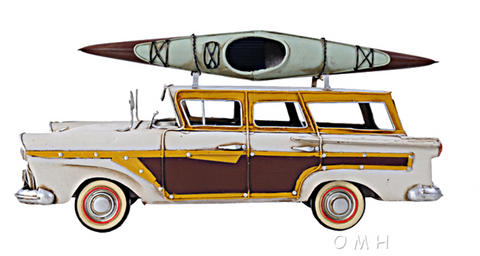 FORD'S WOODY-LOOK COUNTRY SQUIRE W/KAYAK